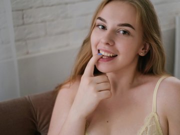 h0rnyJulia99 from Ontario,Canada